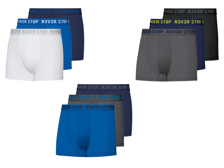 Zeven boxershorts, waaronder witte, grijze, blauwe en donkerblauwe met 'N3V3R STOP' erop.