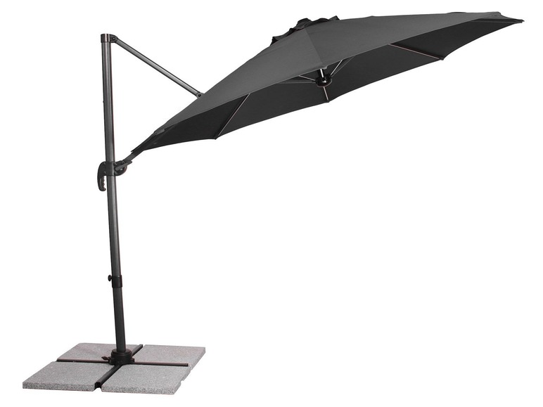 Een zwarte parasol met een verstelbare arm en een stenen voet.