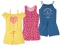 Drie meisjesjumpsuits met respectievelijk een regenboogprint, een 'West Coast California Love'-opdruk en een 'Long Beach Skater'-ontwerp.