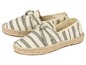 Twee paar gestreepte espadrilles met strik.