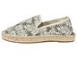 Groene espadrilles met wit bladmotief.