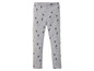Grijze leggings met een print van schaatsende figuren.
