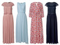 Vier lange jurken: roze met kant, lichtblauw, roze met bloemen en donkerblauw met kant.
