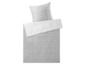Een grijs beddengoedset met een geometrisch patroon.