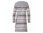 Gestreept grijs gebreid jurkje met lange mouwen.