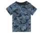 Een baby t-shirt met camouflage print.