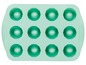 Een groene siliconen bakvorm met 12 rondingen voor het maken van cupcakes of cakepops.