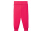 Een roze broek voor baby's met elastische tailleband.