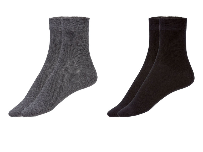 Twee paar sokken, één grijs en één zwart.