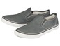 Twee grijze canvas slip-on sneakers.