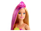 Barbie pop met roze kroon en regenbooghaar.