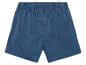 Blauwe boxershorts met witte strepen.