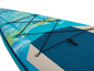 Blauw opblaasbaar paddleboard met bungee-koord.