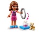 LEGO Friends poppetje met een hamster en een ring.
