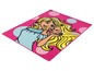 Een roze vloerkleed met Barbie en haar hondje.