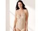 Een beige body met ingebouwde bh en een kantversiering.
