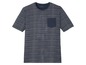 Een donkerblauw gestreept T-shirt van Livergy met een zakje.