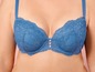Een blauwe lingerie bh met kant.