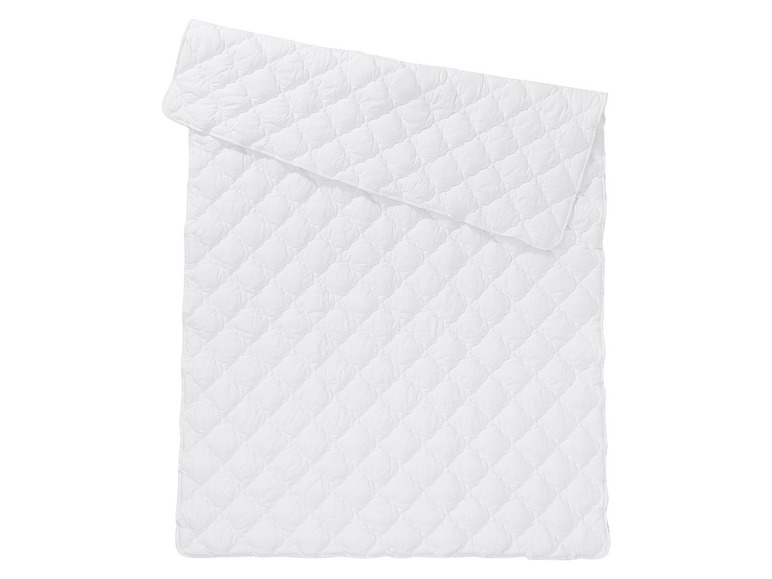 Witte, gestikte dekbedovertrek.