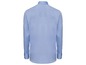 Een lichtblauw overhemd met lange mouwen.
