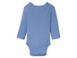 Een blauwe baby romper met lange mouwen.