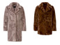 Twee damesjassen van imitatiebont in beige en bruin.