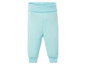 Lichtblauwe babybroek met elastische boord.
