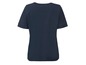 Een donkerblauw T-shirt met korte mouwen.