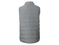 Een grijze gewatteerde vest zonder mouwen.