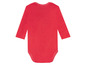 Een rode baby romper met lange mouwen.