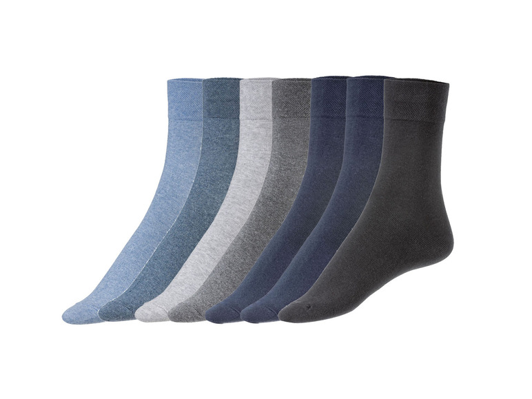 Zes paar sokken in verschillende tinten blauw en grijs.