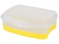 Gele lunchbox met doorzichtig deksel.