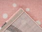 Roze vloerkleed met witte stippen