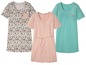 Drie nachtjassen: een met paisley print, een roze en een mintgroene.