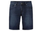 Een paar blauwe denim shorts.
