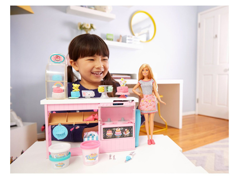Ga naar volledige schermweergave: Barbie Taartenbakker & poppen speelset - afbeelding 2
