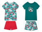 Twee sets pyjama's met tropische print, een met rode shorts en een met groene shorts.