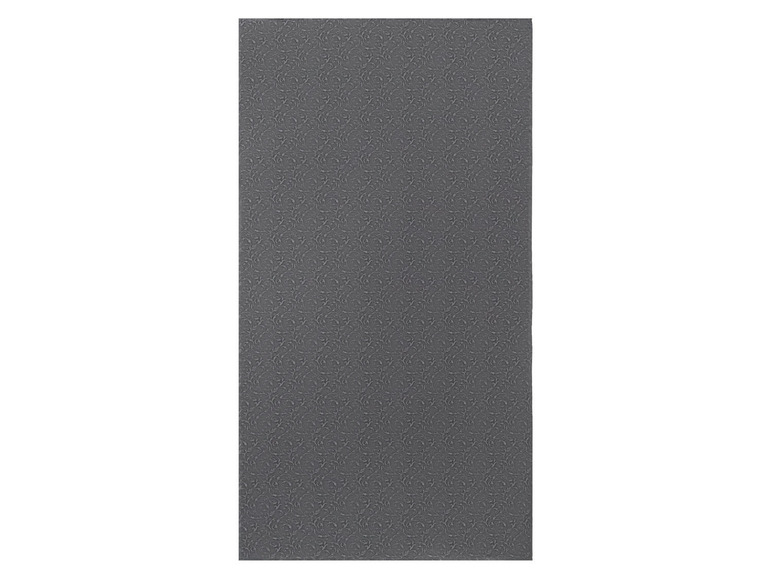 Een grijs tapijt met een subtiel patroon.