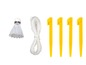 Een badminton shuttlecock, netkoord en vier gele paaltjes.