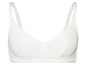 Een witte, gevoerde, voorgevormde bh met verstelbare schouderbandjes.