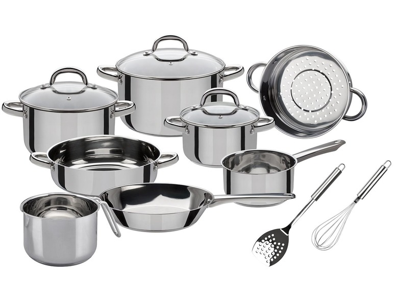 Een set kookgerei met pannen, een stoommandje en accessoires.