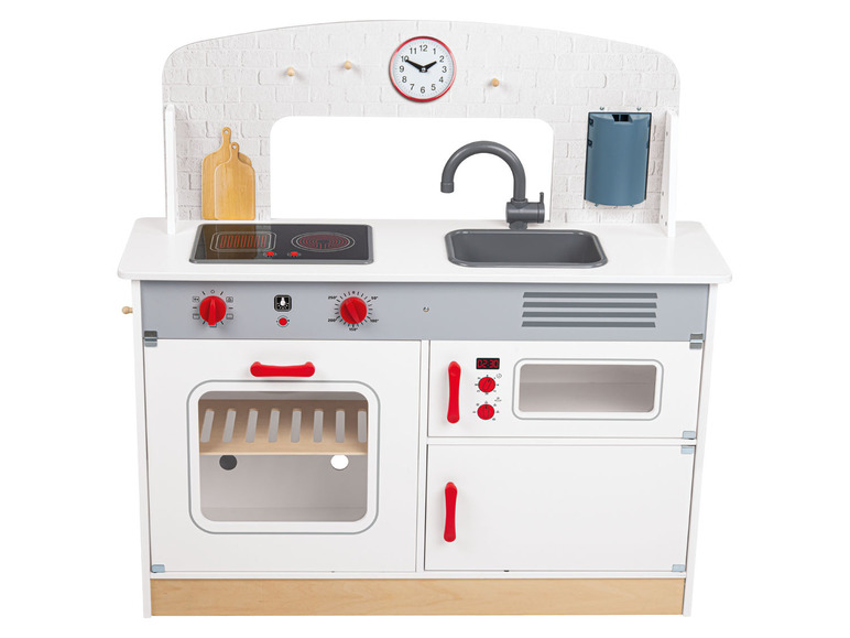 Een houten speelgoedkeuken met een oven, fornuis en gootsteen.