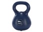 Een blauwe kettlebell van 10 kg voor fitnessoefeningen.