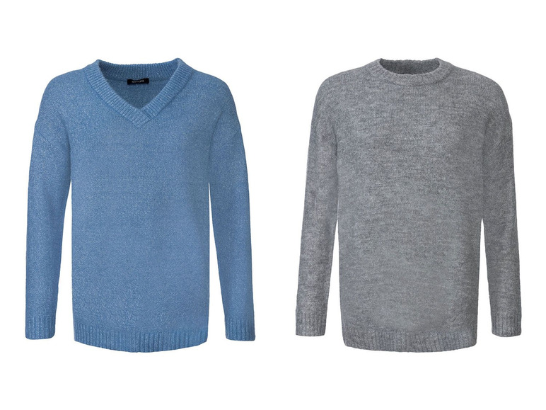 Twee gebreide truien, een blauwe met V-hals en een grijze met ronde hals.