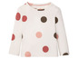 Wit T-shirt met lange mouwen voor baby's met roze en bruine stippen.