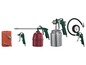 Een set spuitpistolen, een compressor, een slang en een spuitbus.