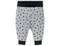 Grijze babybroek met zwart elastisch en letterprint.