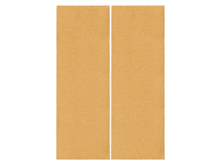 Twee rolbehang met een beige bloemenpatroon.