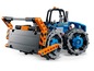 LEGO Technic tractor met grote wielen en een graafarm.