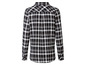 Een zwart-wit geruit overhemd met lange mouwen.